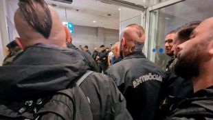 Двадесет и един италиански неофашисти бяха задържани на атинското летище