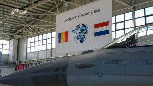 Обучението на украински пилоти за управление на американски изтребители Ф 16