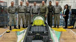 Представители на Министерството на отбраната и Военновъздушните сили посетиха завода