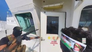 Йеменските хуси твърдят че са нападнали три кораба включително един