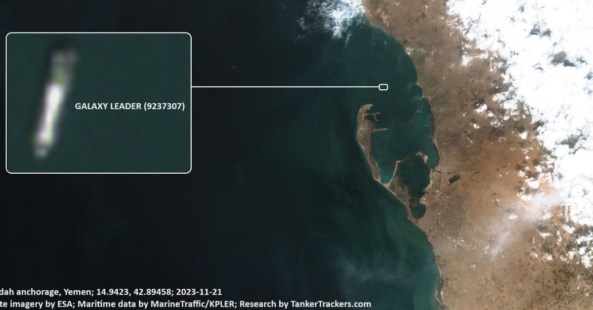 Сателитни изображения показват отвлечения товарен кораб Galaxy Leader на котва
