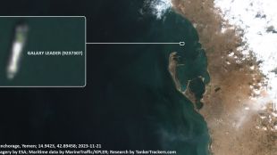 Сателитни изображения показват отвлечения товарен кораб Galaxy Leader на котва