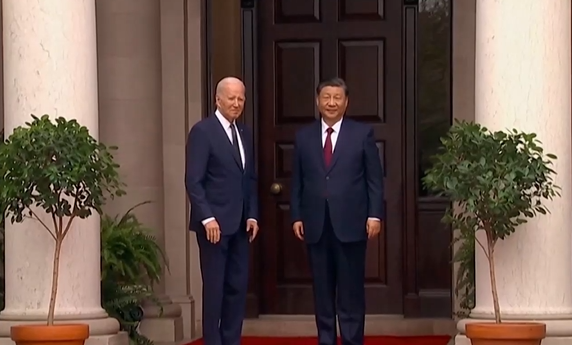 Китайският президент Си Дзинпин се срещна с американския си колега