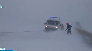 Тежки зимни бури връхлетяха Украйна Повече от две хиляди населени
