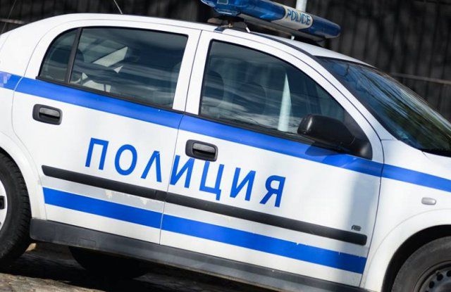 Двама полицаи пострадаха при арест на мъж във Велико Търново.