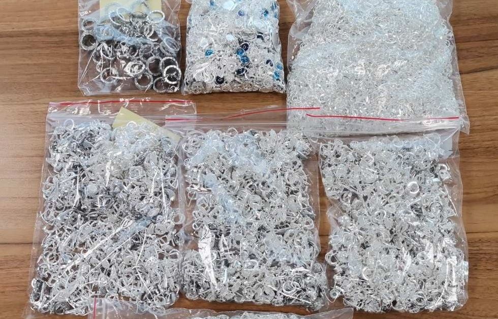 Над 7,3 кг контрабандни сребърни накити откриха митническите служители при