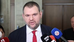 Председателят на ПГ на ДПС Делян Пеевски не смята че
