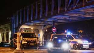 Ислямист уби германски турист в Париж (обзор)