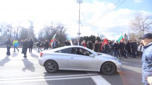 Протест блокира временно движението на Орлов мост в София Граждани