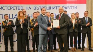 Министърът на вътрешните работи Калин Стоянов лично връчи наградата Полицай