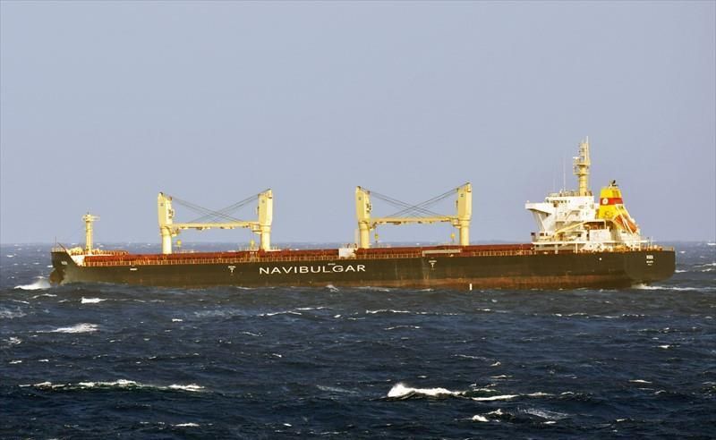Военен кораб на индийските военноморски сили е прехванал отвлечения товарен