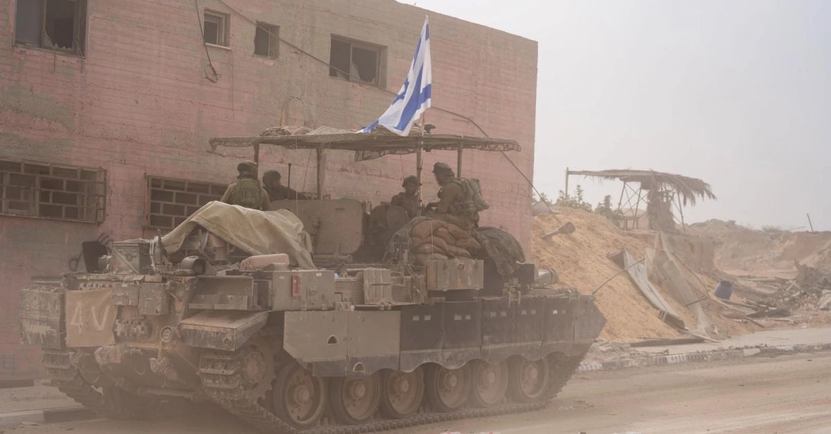 Израел нанесе нови удари по пренаселения град Рафах в южната