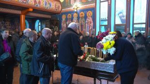 В Кърджали започна поклонението пред тленните останки на отец Боян