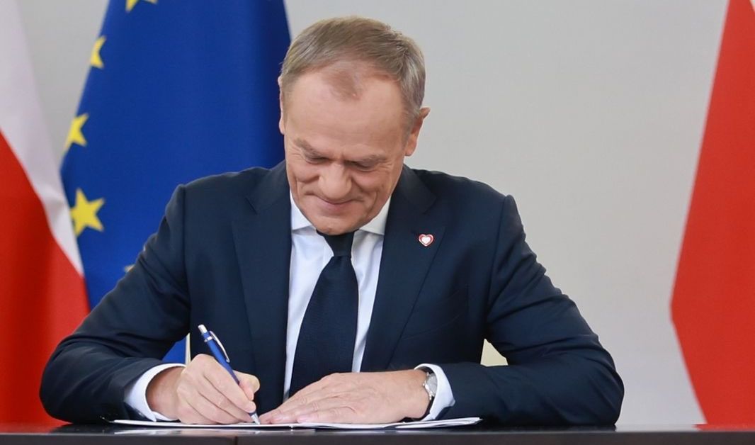 Либералното правителство на Полша обяви, че е уволнило ръководството на