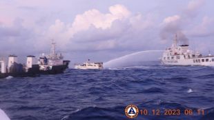 Кораби на китайската брегова охрана са използвали водни оръдия срещу