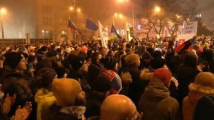 Хиляди хора вчера отново демонстрираха в Словакия срещу новото правителство