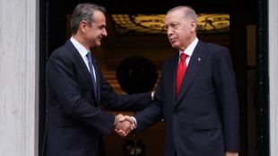 Гръцкият премиер Кириакос Мицотакис и турският президент Реджеп Тайип Ердоган