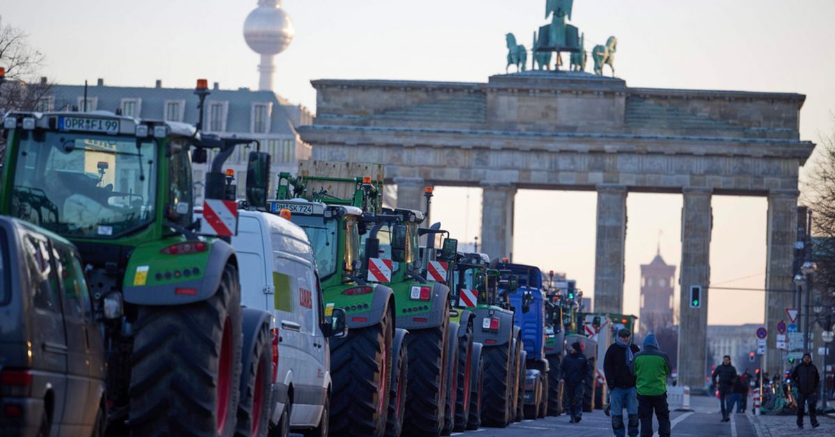 Фермери със селскостопанска техника отново блокираха центъра на Берлин.  По