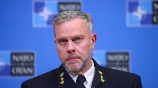 Ръководителят на военния комитет на НАТО адмирал Роб Бауер заяви