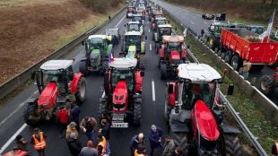 Недоволстват от цените и регулациитеПротестът предизвика километрични задръстванияФермери блокираха днес