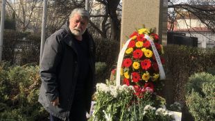 Вежди Рашидов положи цветя на паметника на Христо Ботев на