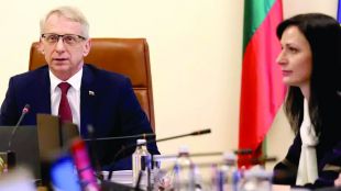 Премиерът Николай Денков направи обръщение по Българската национална телевизия тази