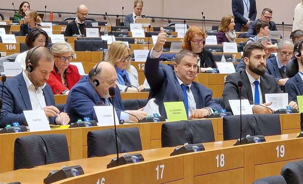 LIBE гласува “заЯсни протоколи относно правния статутС голямо мнозинство Комисията