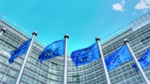 Кабинетът на Туск отмени спорни съдебни промениЕвропейската комисия официално одобри