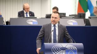 Днес българският представител в Европейския парламент Ангел Джамбазки изпрати въпроси