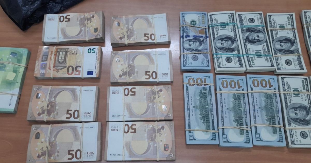 Голямо количество недекларирана валута откриха митническите служители от МП Оряхово