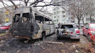 Няколко леки коли са горели тази нощ в Пловдив Подозира