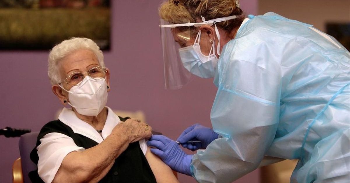 Арачели Идалго, първият човек, получил ваксината срещу COVID-19 в Испания,