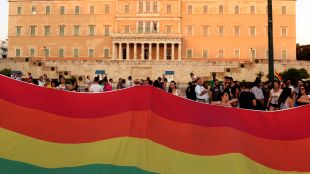 Гърция узакони еднополовите бракове с решение на парламента Законопроектът беше одобрен