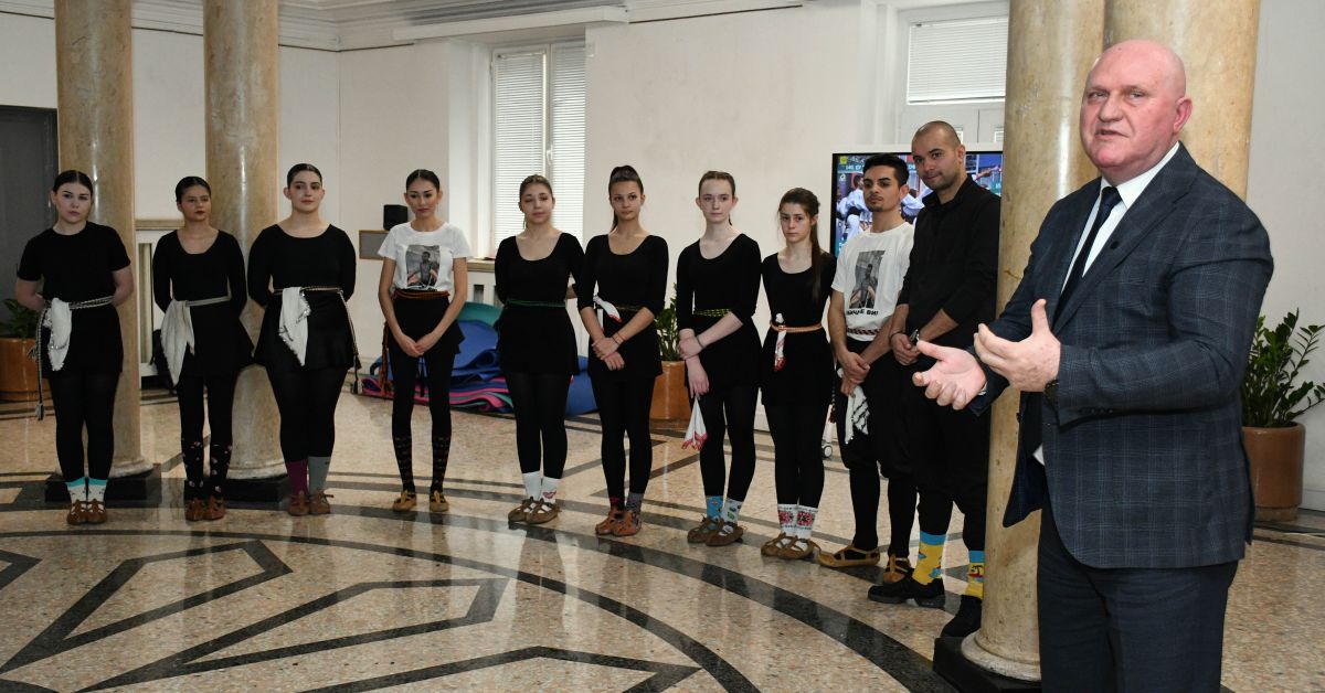 Интегративен урок по български танци, английски език, биология и здравно