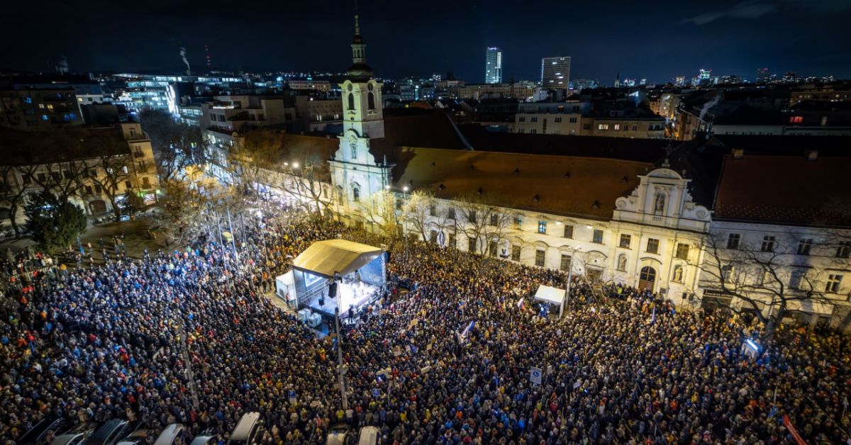 Десетки хиляди словаци протестираха срещу плана на левия премиер популист