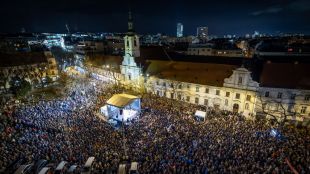 Десетки хиляди словаци протестираха срещу плана на левия премиер популист