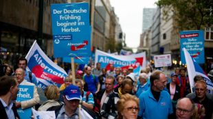 Крайнодясната партия Алтернатива за Германия АзГ запазва второто си в
