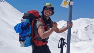 36 годишният Константинос Момцис е затрупаният гръцки скиор който загуби живота
