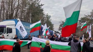 Привърженици на Възраждане блокираха граничния контролно пропускателен пункт Лесово От партията
