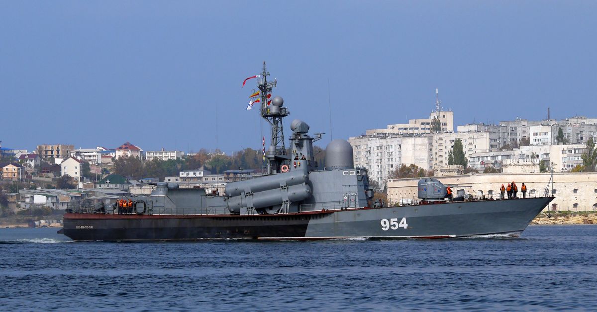 Украйна съобщи, че е унищожила ракетен катер на руския Черноморски