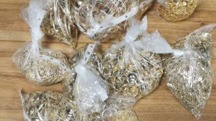Над 1 кг контрабандно пренасяни златни бижута откриха митническите служители