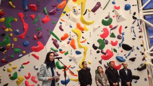 Мария Габриел откри новата спортна зала за катерене "Балкан" в София