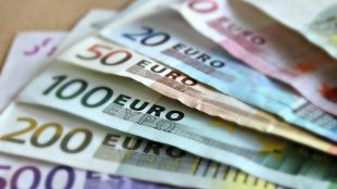 Испанската полиция разби фалшификаторска мрежа за банкноти от сто евро