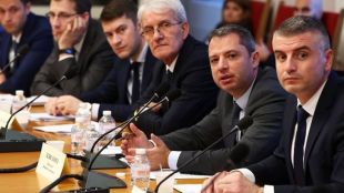 От ГЕРБ СДС и ДПС поискаха в законопроект финансовият министър Асен