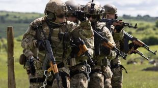НАТО подсилва фронта си на Изток с 40 000 бойци