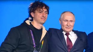 Художникът Йорит се прегърна и снима с ПутинАртистът предизвика критики