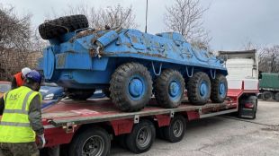Започна извозването на БТР ите за Украйна Първият бронетранспортьор беше изкаран