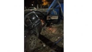 Кола се заби в спирка на градския транспорт в София