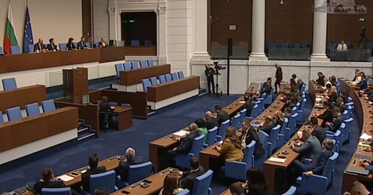 Народното събрание провежда извънредно заседание, за да гласува отказа на