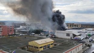 Пожар е избухнал в склад за хранителни стоки в Слънчев